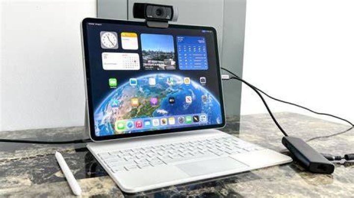 Can I connect external camera to iPad?