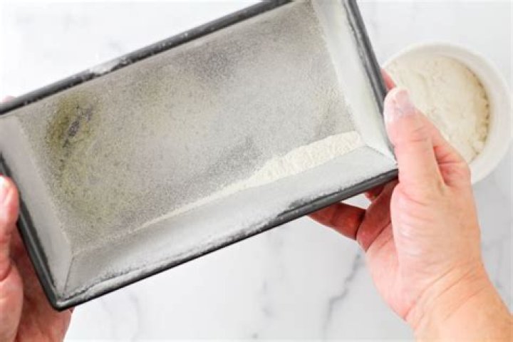 Can you grease a pan with oil and flour?