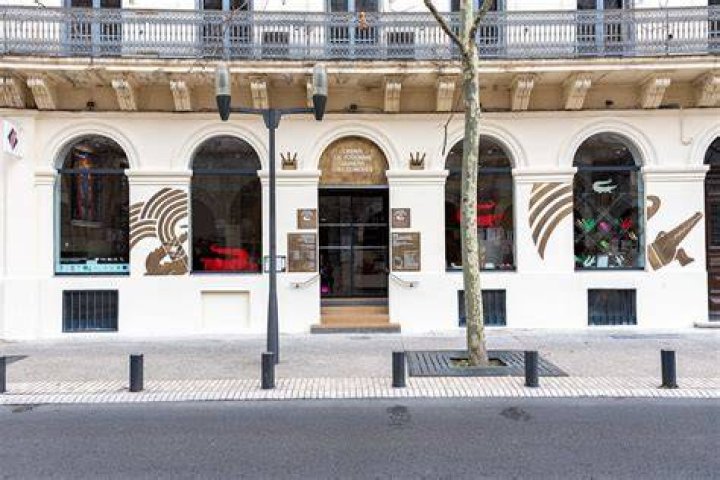 Comment contacter le office de tourisme de Nimes?