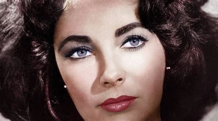 Do violet eyes exist?