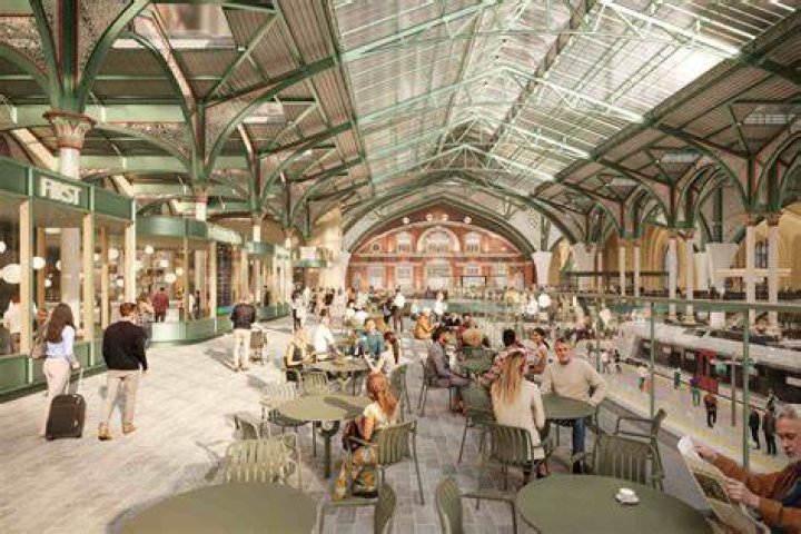 Does Liverpool Street station have a first class lounge?