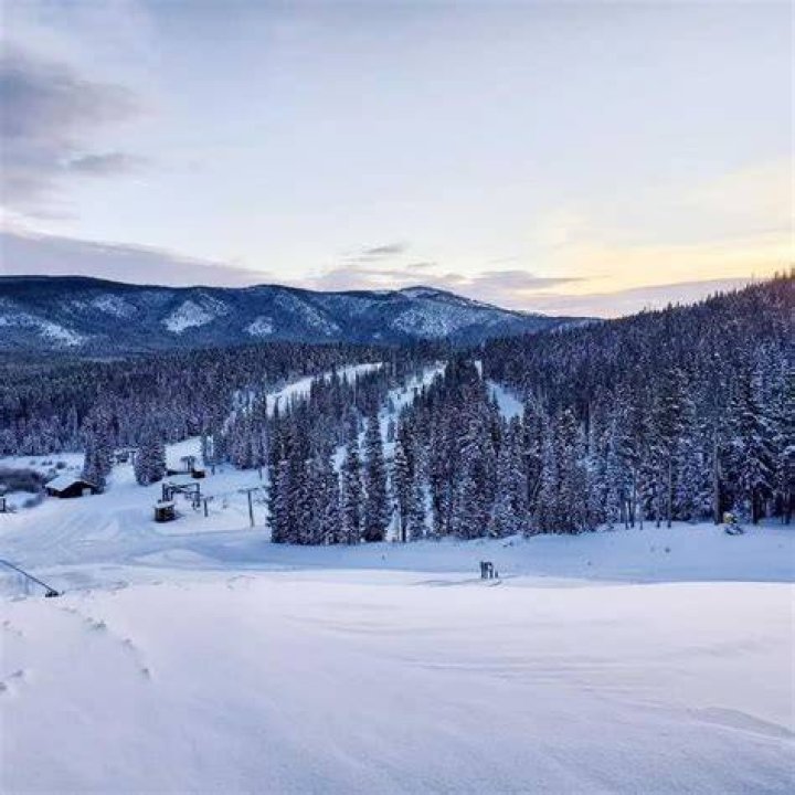 Does Snowy Range have snow?