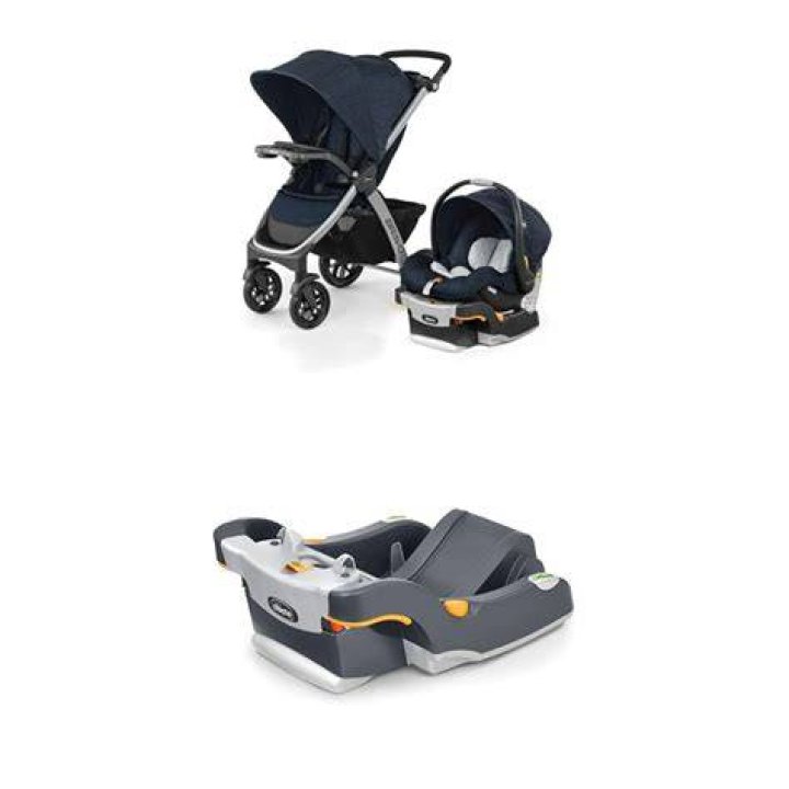 Does the Chicco Bravo Trio travel system come with a base?