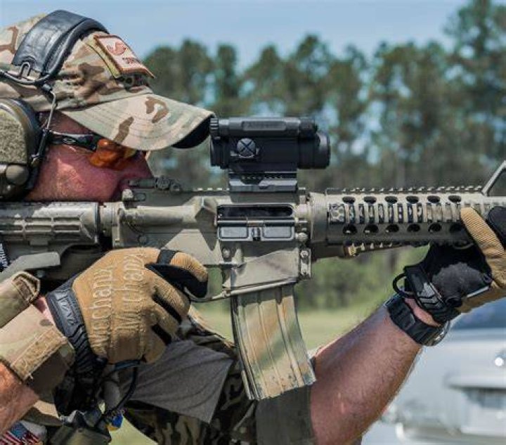 Does the military use Aimpoint or EOTech?