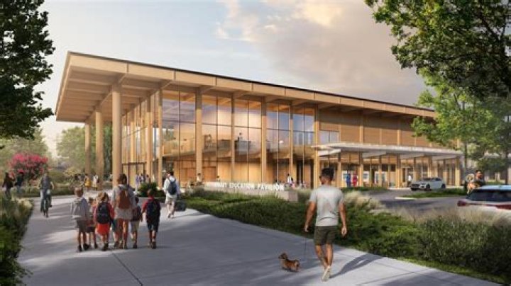Does UC Davis have a vet clinic?