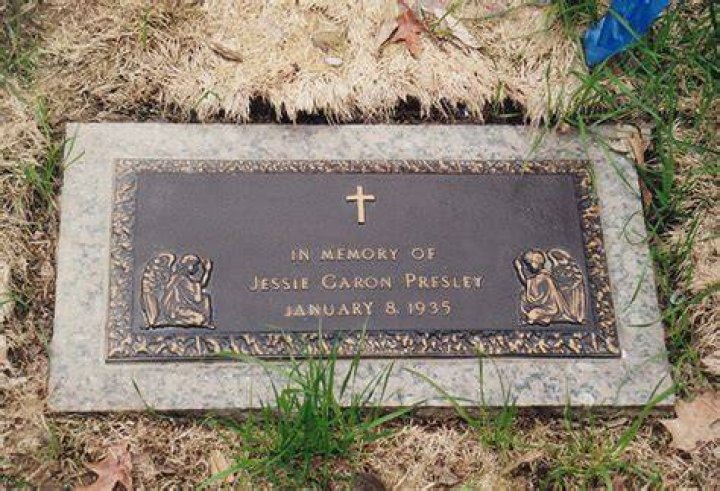 How did Jesse Garon Presley died?