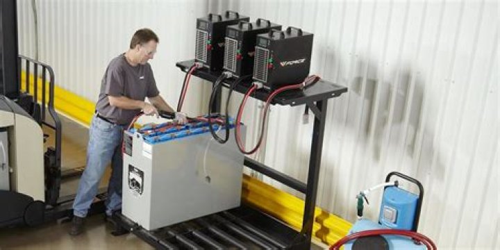 How do you charge an electric forklift battery?