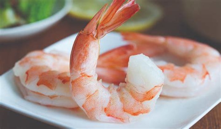 How do you cook cooked shrimp off the tail?