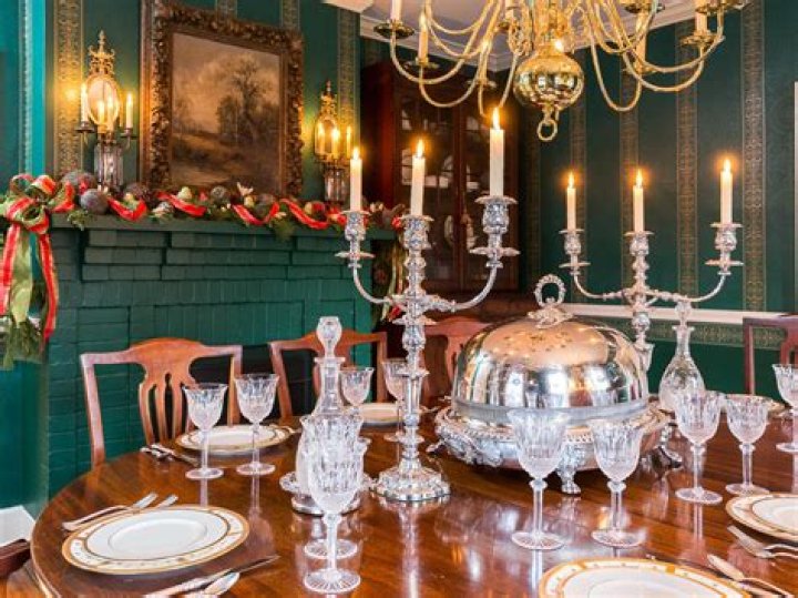 How do you decorate a candelabra?