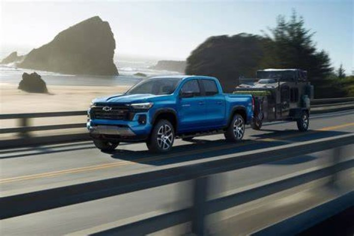 How much can a 2WD Chevy Colorado tow?