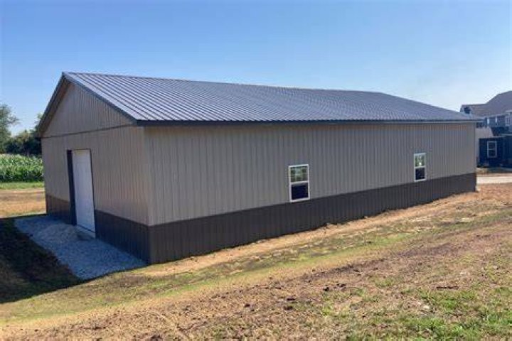 How much does a 60 x 120 pole barn cost?