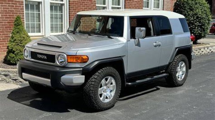 How much should I pay for a 2007 FJ Cruiser?