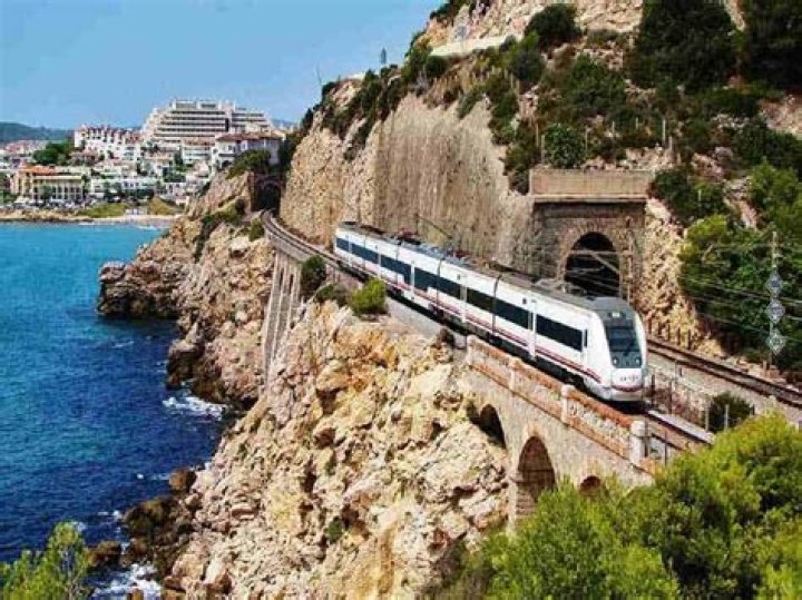 How often is the train from Barcelona to Sitges?