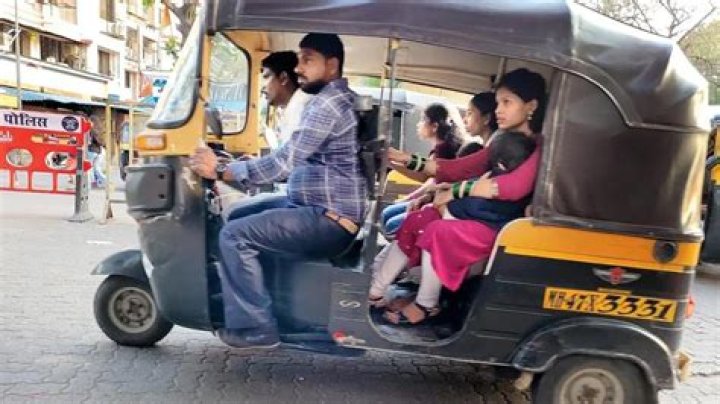 Is auto available in Bandra?