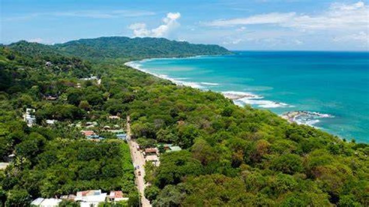 Is Santa Teresa Costa Rica touristy?