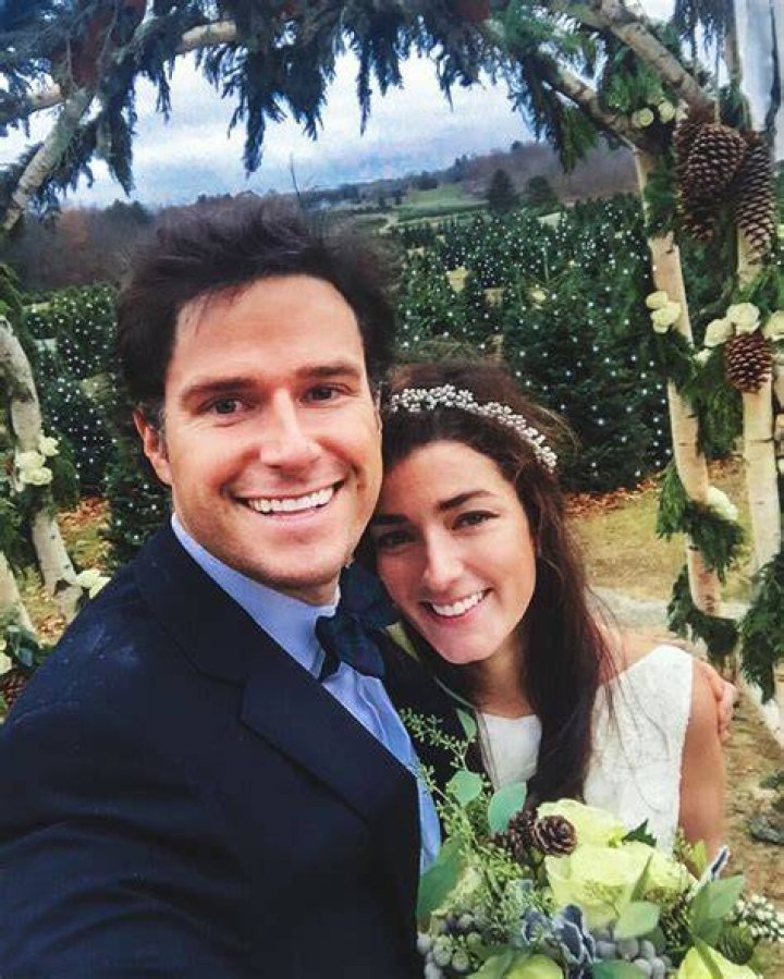 Is Sarah Vickers married?