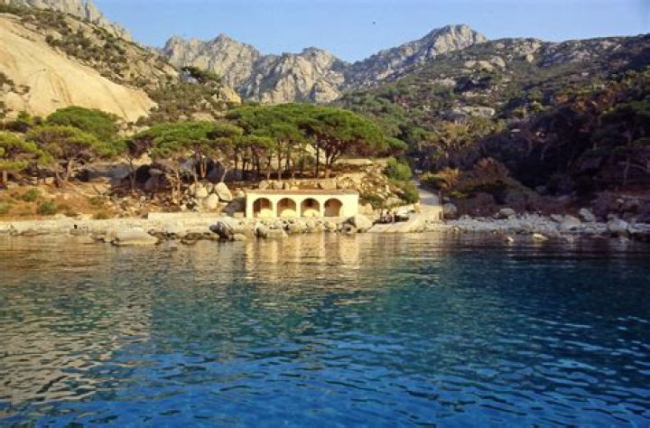 Is there a real island of Montecristo?