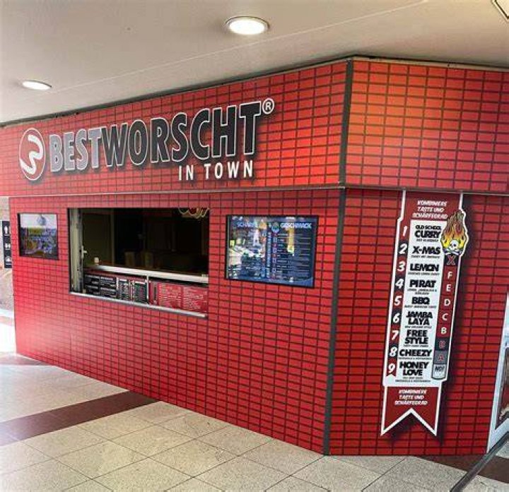 Is this the best Worscht in town in Frankfurt Airport?