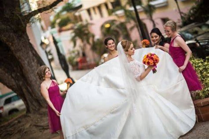 What are some wedding traditions in Puerto Rico?