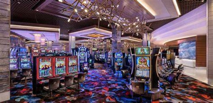 What clubs are in the Palms Casino?