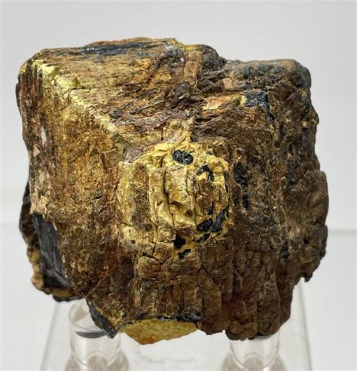 What Colour is uraninite?