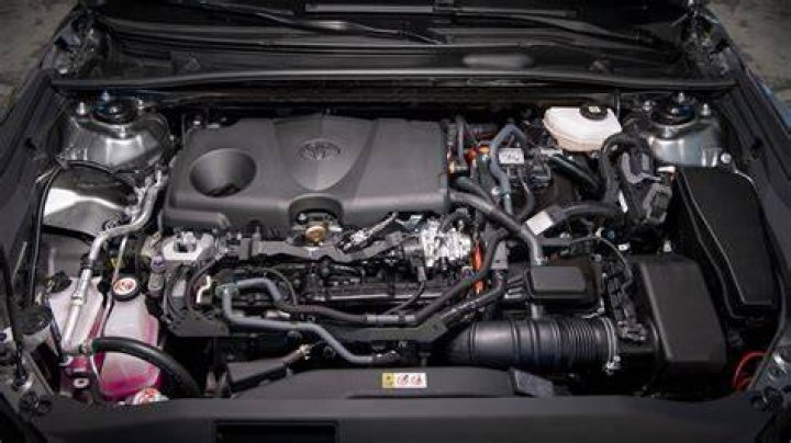 What engine does 2009 Camry LE have?