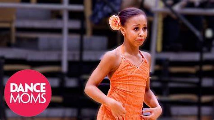 What episode of Dance Moms does Nia film her music video?