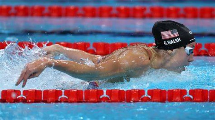 What is a good 100m butterfly time?