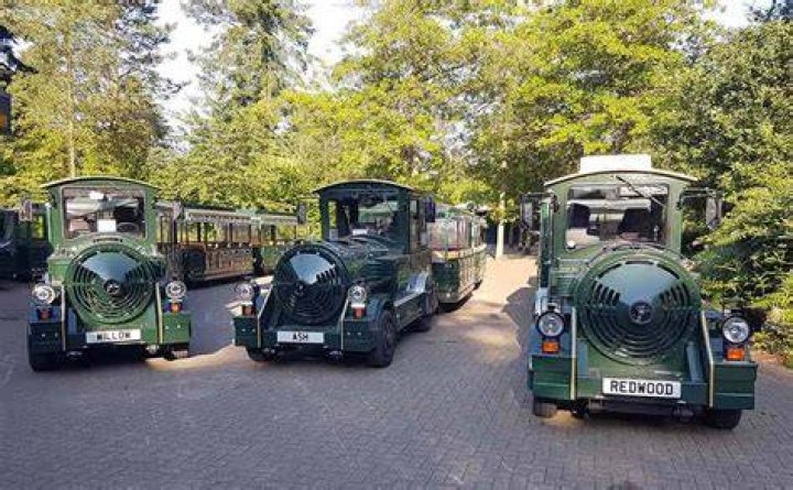 What time does the land train run at Centre Parcs Longleat?