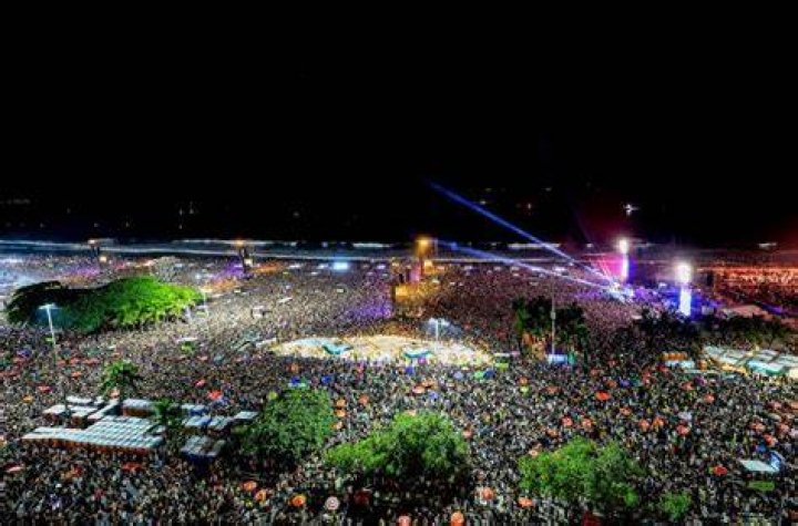 What was the worlds largest free concert?