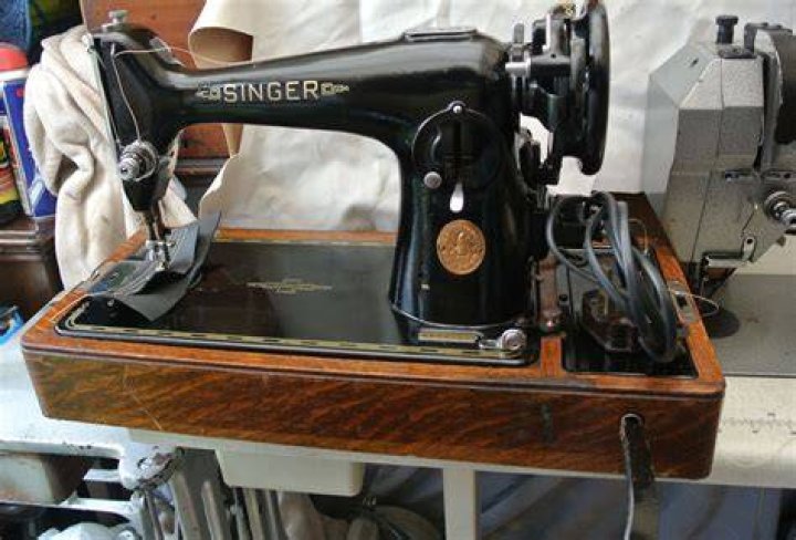 What year did Singer make electric sewing machines?
