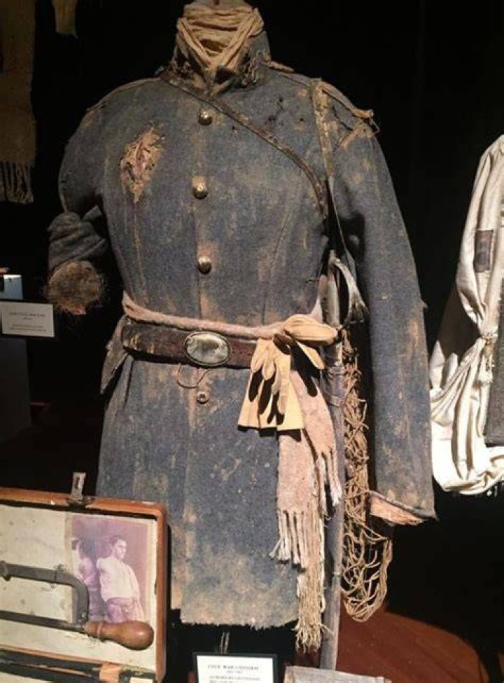 Who wore blue in the Spanish Civil War?