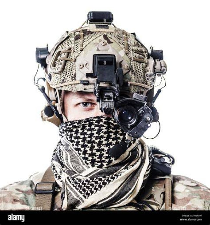 Why do soldiers wear shemagh?