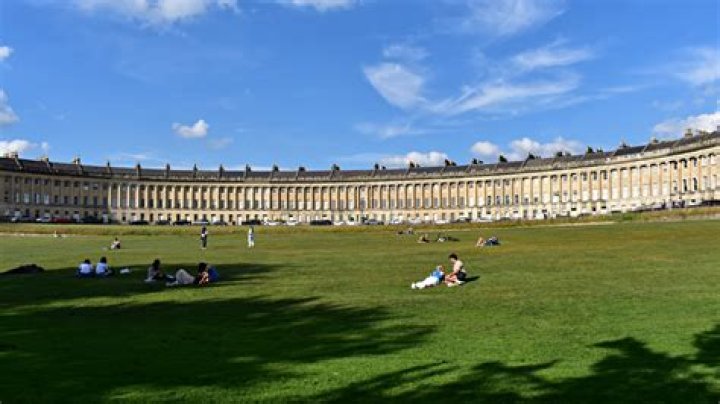 Why is Royal Crescent Bath famous?